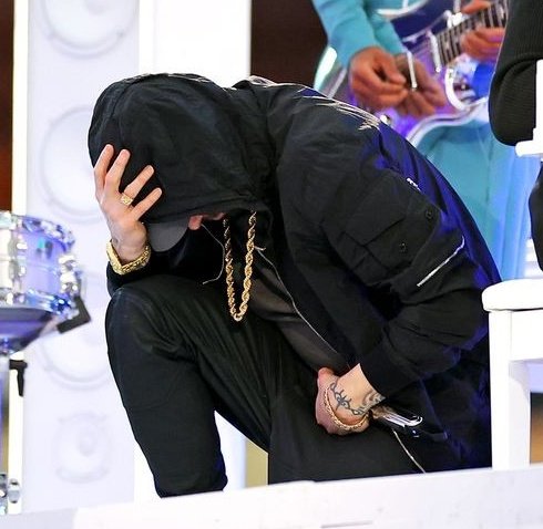 marshrapgod's tweet photo. Eminem at Superbowl Halftime Show 2022 https://t.co/nE0fB5sspN
