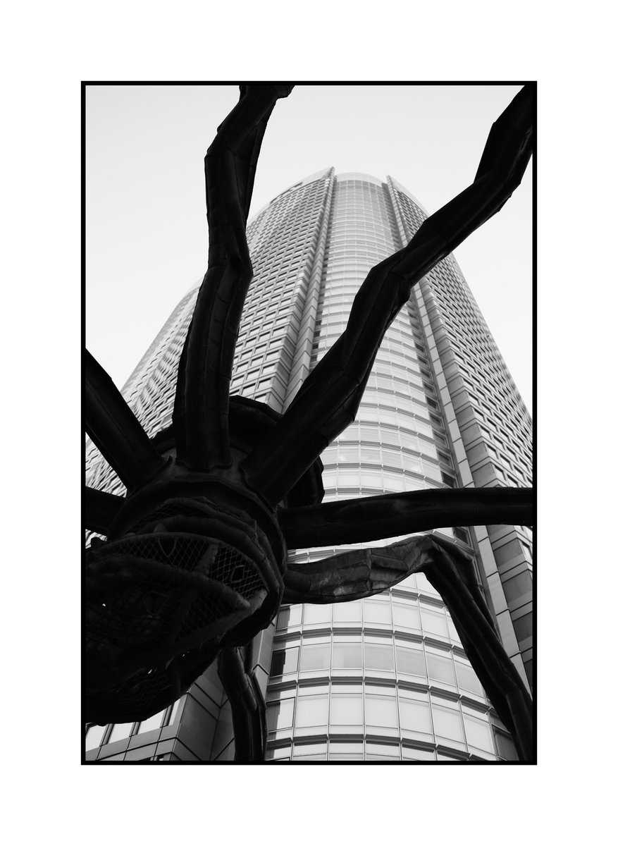 ipd1967's tweet image. Big spider at Roppongi Hills #Japan  #streetphotographer #blackandwhitephotography #fujifilm_xseries #xf27mm