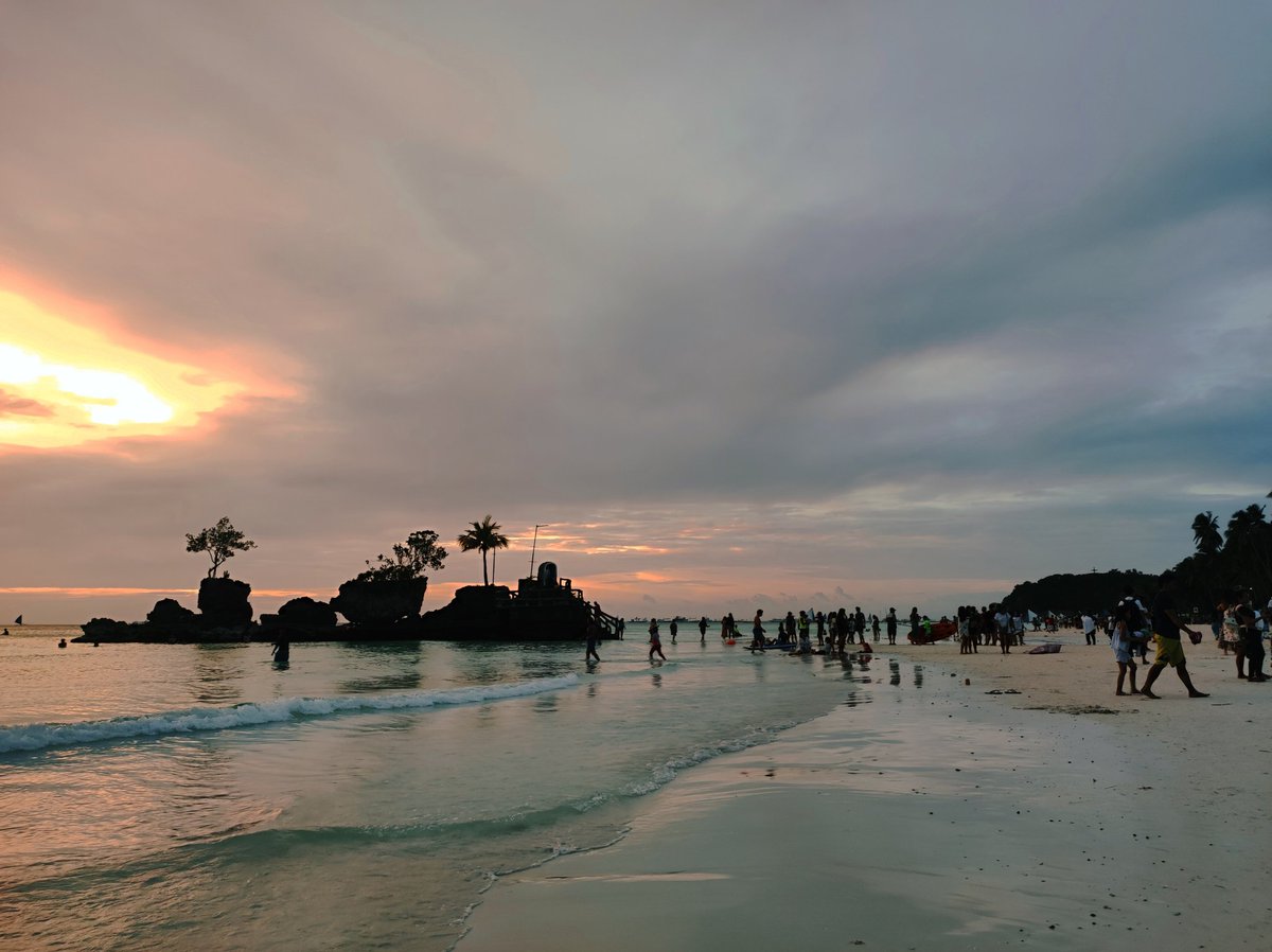 ddm2894's tweet photo. I fell in love with the view. 🌴🌴🌴 https://t.co/uypYcyMFdT