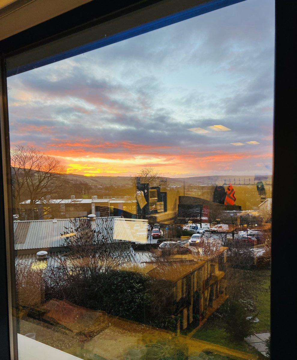 LeonieAllen77's tweet photo. My office is better than yours 💖 @cravencollege https://t.co/HjTlGWkjf2