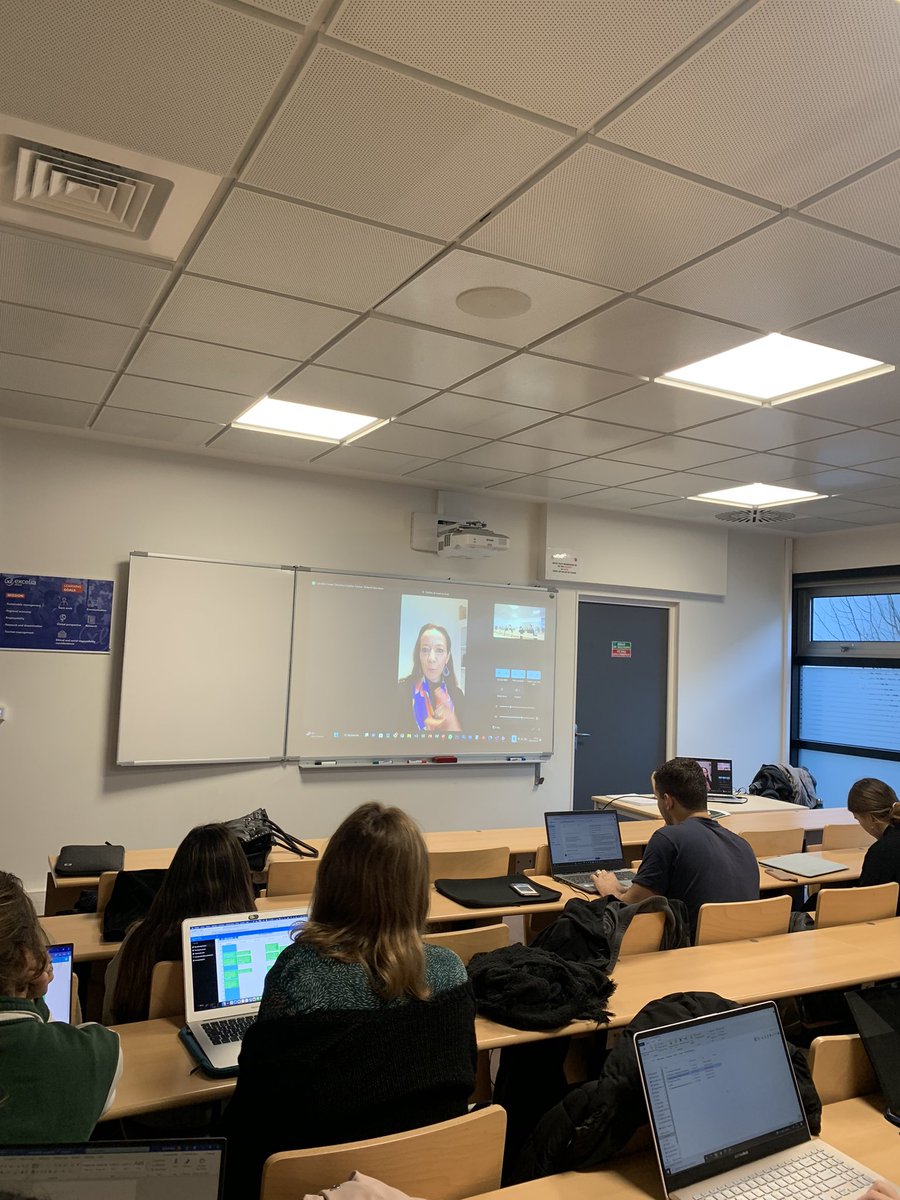 FrederiqueMS's tweet photo. I begin a new week with Tourism students @ExceliaGroup @CreativTourism #CarolineCouret @evenements_lr  to create new experiences, new  narratives for @AggloLR @NicoMartinLaRo #CarolineCouret #AnneChristineMartinot https://t.co/KhB9t06ZcY