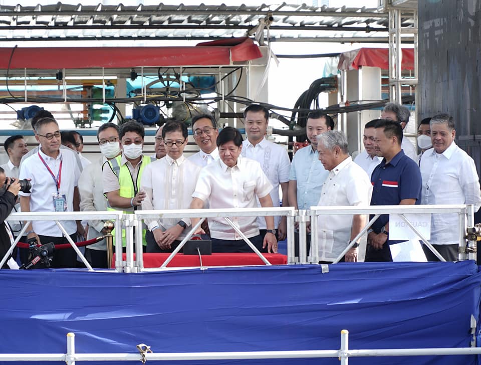 DOTrPH's tweet photo. 𝐍𝐀𝐆𝐒𝐈𝐌𝐔𝐋𝐀 𝐍𝐀 𝐀𝐍𝐆 𝐏𝐀𝐆𝐇𝐔𝐇𝐔𝐊𝐀𝐘 𝐏𝐀𝐑𝐀 𝐒𝐀 𝐓𝐔𝐍𝐍𝐄𝐋 𝐁𝐎𝐑𝐈𝐍𝐆 𝐌𝐀𝐂𝐇𝐈𝐍𝐄 𝐍𝐆 𝐌𝐄𝐓𝐑𝐎 𝐌𝐀𝐍𝐈𝐋𝐀 𝐒𝐔𝐁𝐖𝐀𝐘 𝐏𝐑𝐎𝐉𝐄𝐂𝐓! 🚉 🎉

#DOTrPH🇵🇭 #MetroManilaSubway #RailwaysSectorWorks 

Read full: https://t.co/8y070FEoQx https://t.co/DKH3gqeqye
