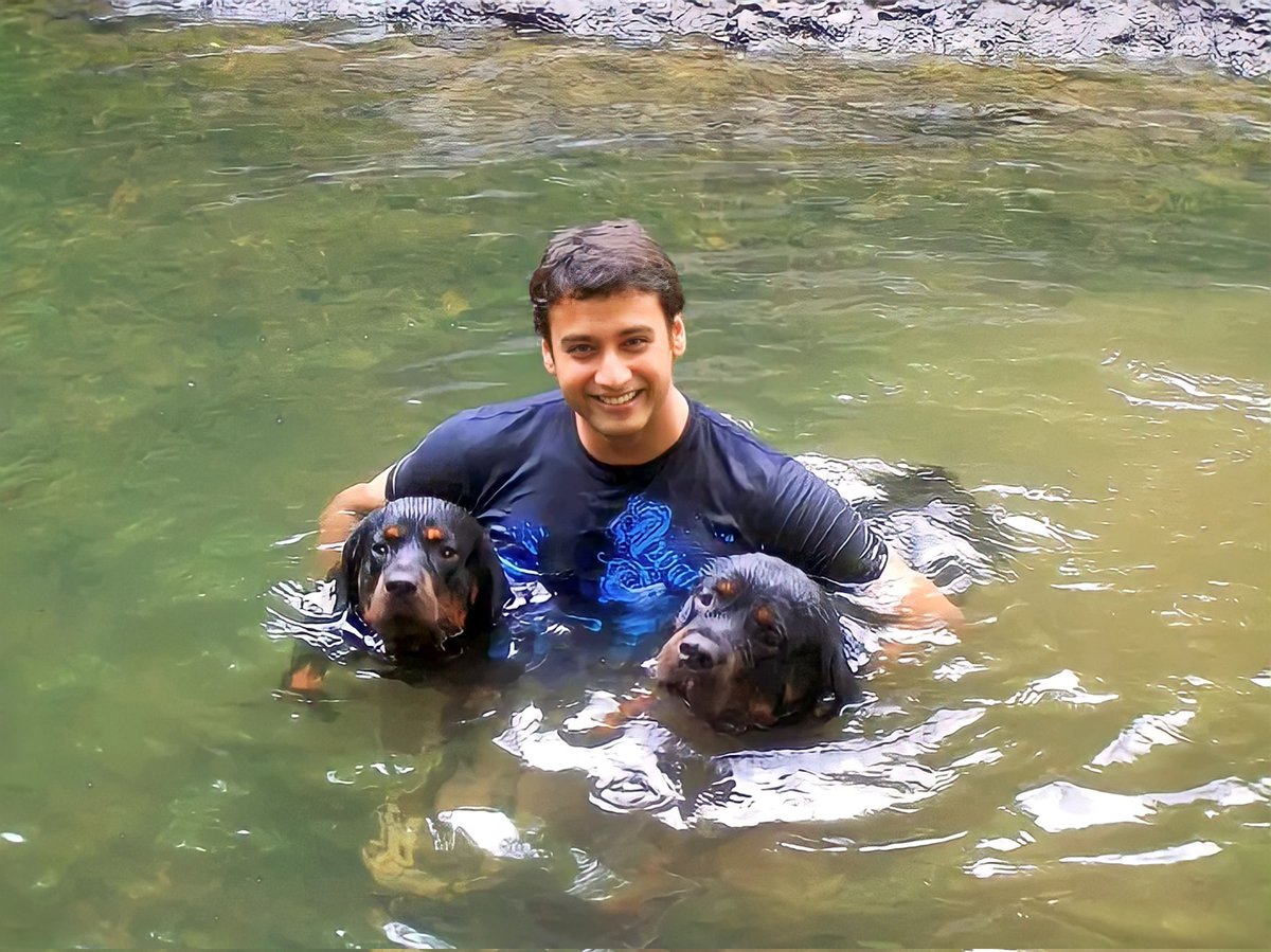 YashFanCluboffc's tweet photo. A dog is the only thing on earth that loves you more than you love yourself...

@Yash_Dasgupta 
#yashdasgupta #yfc #weloveyouyash #ouridolyashD #tollywoodactor #tollywoodactor #animalloverYD #doglover #oldisgold https://t.co/0XcxMV4Uvb