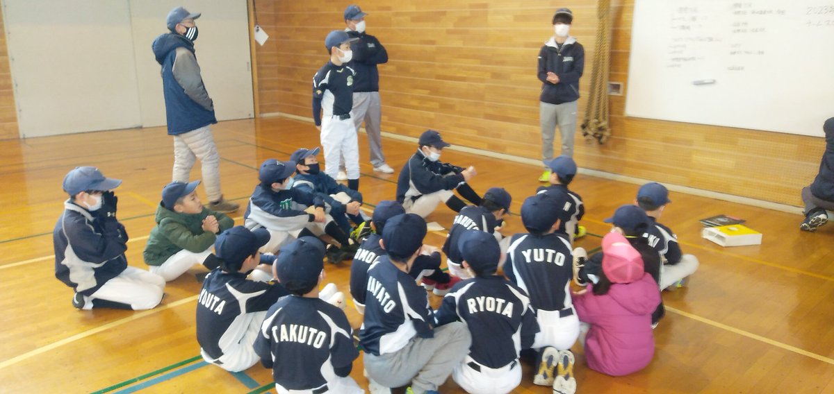 YamanoteBears's tweet photo. 2023年明けましておめでとうございます。新年最初の練習です。子ども達が自分たちでチームスローガンと各カテゴリの目標を決めました。今年も野球を楽しもう！
山の手ベアーズは一緒に楽しむ仲間を募集中です。 https://t.co/hSAwIE0Dyy