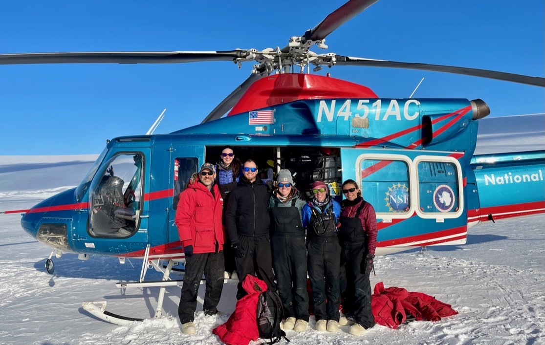 michellershero's tweet photo. Now that the sea ice is melting and the seals are on the move, B-026 has started traveling by helicopter. Our seals have also been outfitted with radio tags ('pingers') that we can hear using antennas mounted on the helicopters.
NMFS 23273 https://t.co/EJUHzvR719