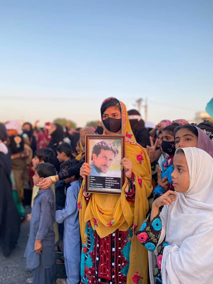 comrade71192724's tweet photo. ہمارے لیے نیا سال تب ہوگا جب ہمارے پیارے زندہ سلامت لوٹ کر آئے گئے۔

⁦#ReleaseAzeemDost⁩
⁦#StopBalochGenocide⁩ 
⁦#ReleaseAllMissingPersons⁩ https://t.co/Aeb8eRc0om