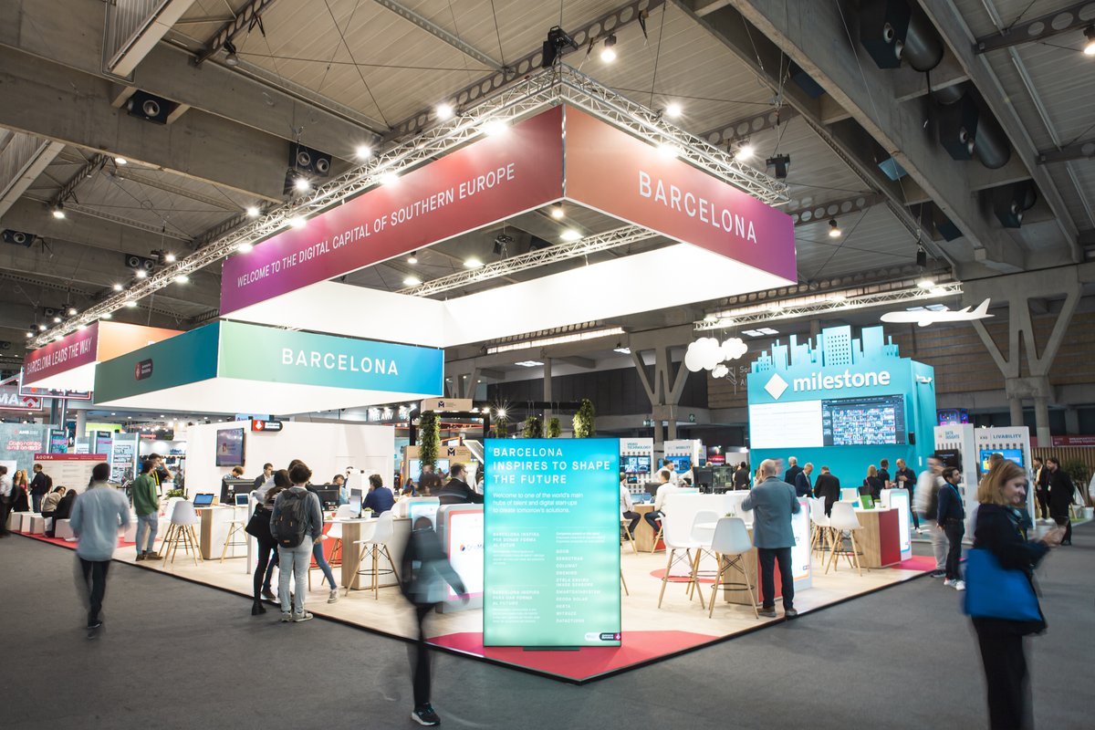 Anteverti's tweet photo. 🚩 'Barcelona lidera' va ser el lema de l'estand de la ciutat a l'@SmartCityExpo 2022.
🌍 Una instal·lació que vam ajudar al @bcn_ajuntament a conceptualitzar, definint-ne la narrativa tot destacant #Barcelona com a #CapitalDigital del sud d'Europa.
▶️ https://t.co/6sAgBxefZw https://t.co/kFRrxRUdlI