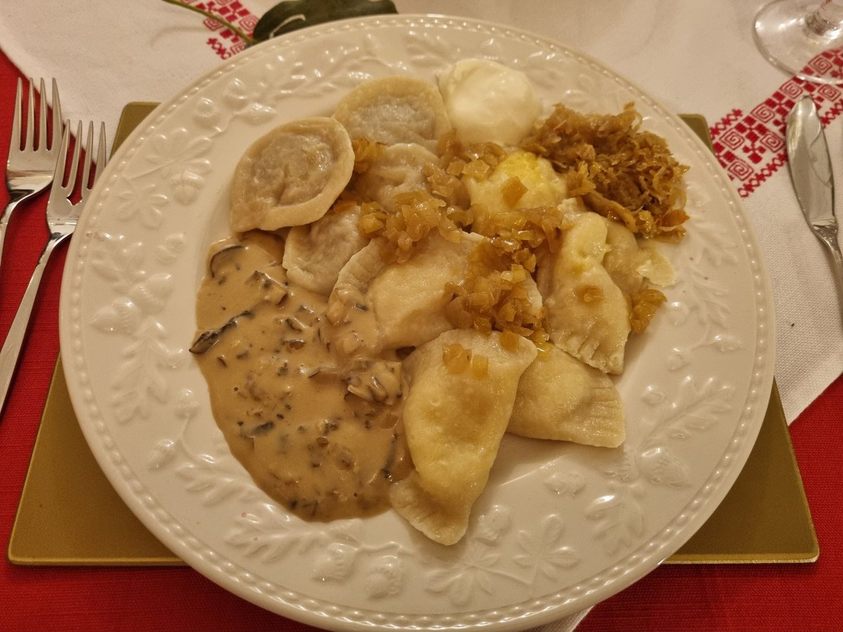 StefanRedfern's tweet photo. Greatful we could celebrate #UkrainianChristmas together this year. Thinking of those families seperatered at this time. #SlavaUkraini https://t.co/N3oDhOFLtf