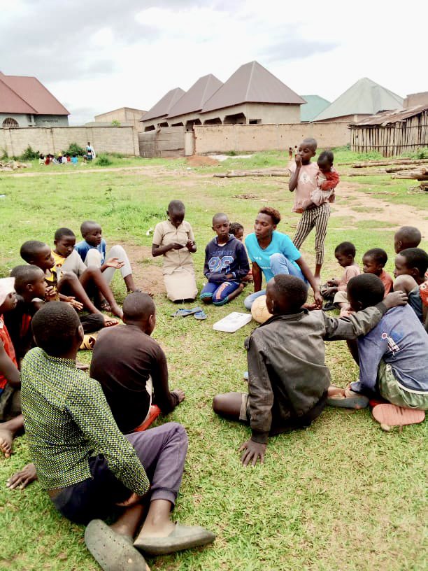 Sad_ngo's tweet image. Une belle journée s’annonce!

Dans un des EAE situés à #Cankuzo, sport, jeux et sensibilisations sont les activités du jour.
@UNICEF_Burundi 

#childprotectionfirst
#SADBurundi