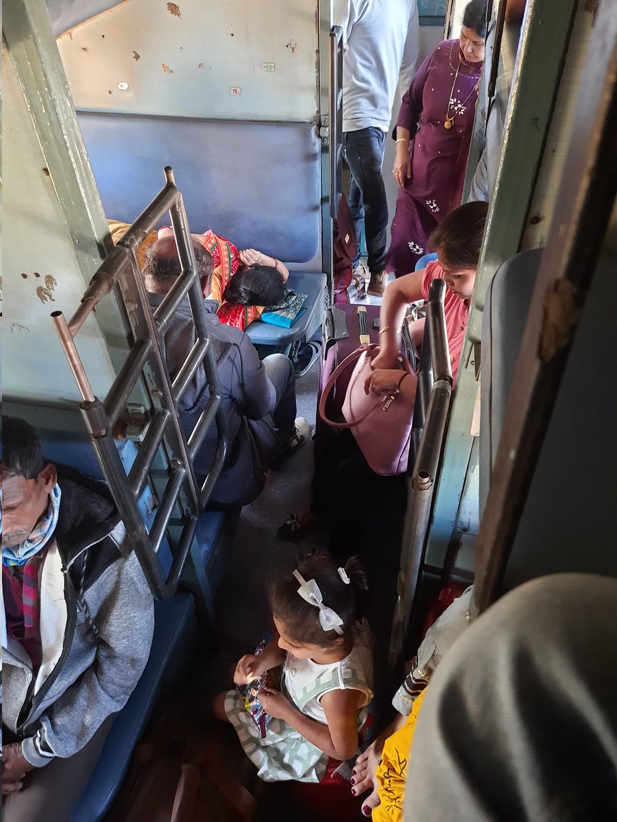 dasg5840's tweet photo. @IRCTCofficial @AshwiniVaishnaw @RailwaySeva Sleeper has made the class a general class, Please railway teem clear it.. PNR 8161505780, Train NO - 18029 https://t.co/8w0Tg3dlfz