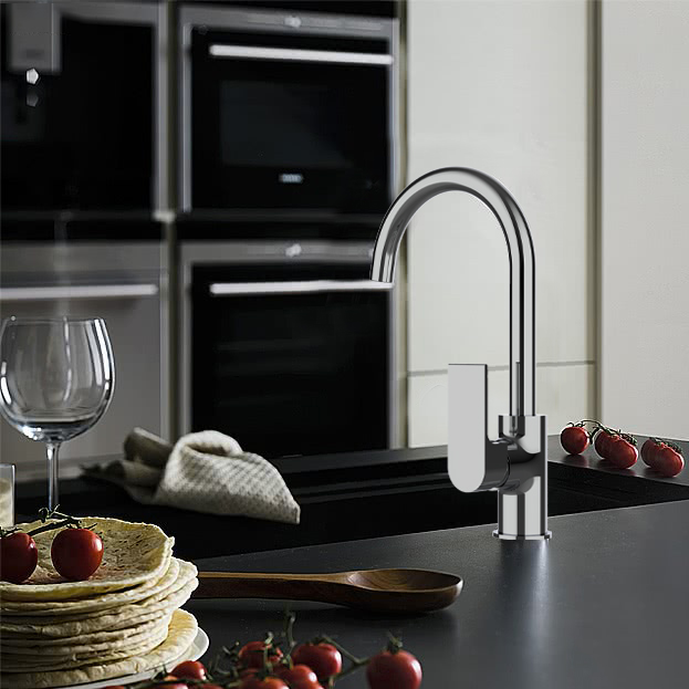 Hemoontapware01's tweet photo. The elegant bar faucet features a clean silhouette with gooseneck spout that creates a stylish focal point for any bar, prep, or entertainment area. https://t.co/TtVxatK27j
