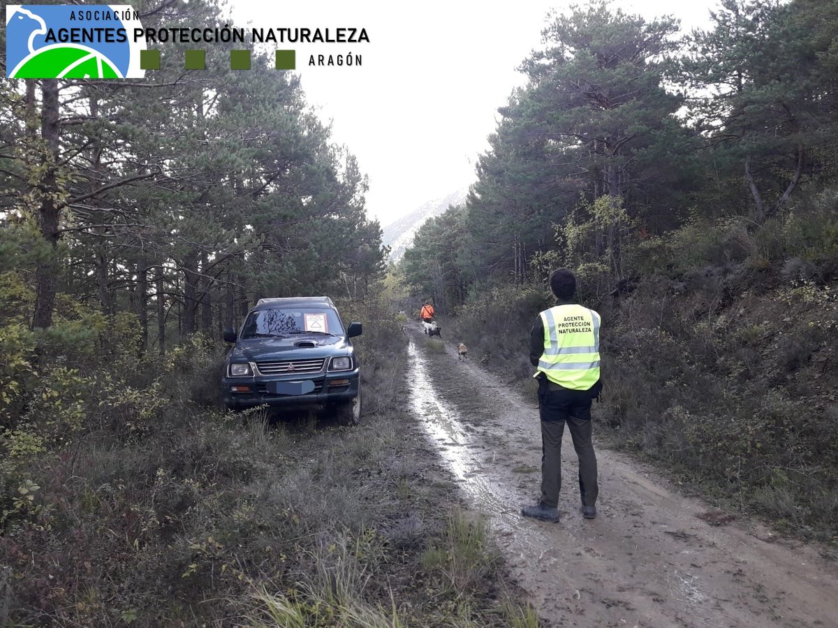 #FelizLunes 

Acaban las vacaciones navideñas pero nosotros hemos estado como siempre trabajando #24h7d protegiendo la naturaleza.
.
📷 Inspección de #caza

#AgentesProtecciónNaturaleza #PolicíaMedioambiental #AgentesMedioambientales #AgentesForestales #Aragón