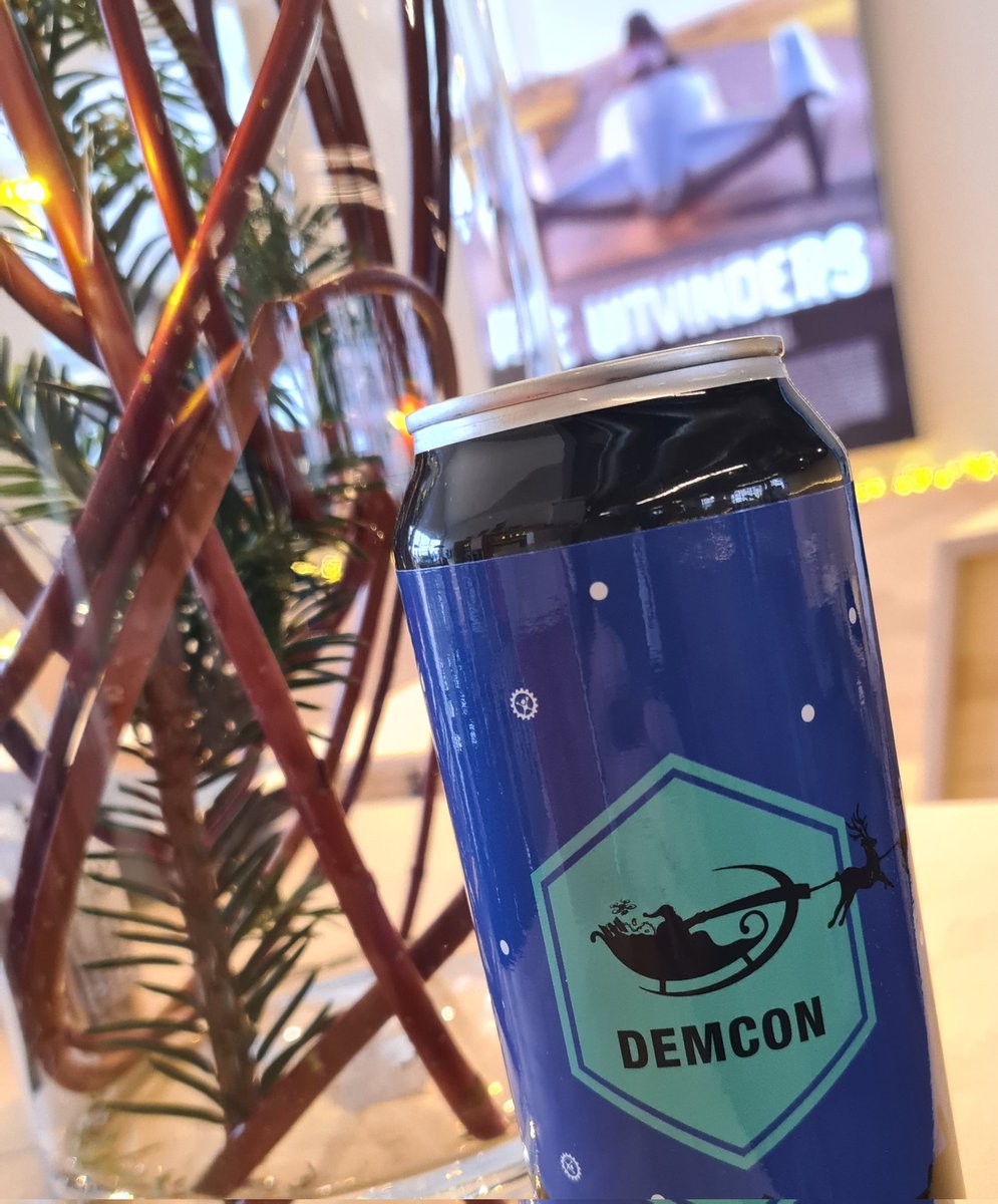 Ontdekfabriek's tweet photo. De sneeuwvlokjes op dit blikje kondigden het al een beetje aan, maar nu is het ook officieel: @DEMCON is sponsor geworden van De Ontdekfabriek en draagt daarmee bij aan de ontwikkeling van jong technisch talent. Zijn we superblij mee! Op naar een fijne samenwerking :) https://t.co/AlfH7hqHXF