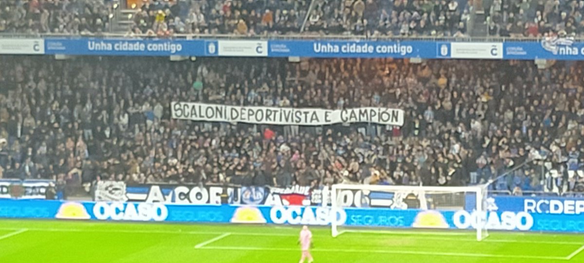 jorgemelo39_jml's tweet photo. @lioscaloni @RCDeportivo Ni la expectación por el regreso de @LP10oficial eclipsó tu merecido homenaje. 🙌💙🤍💙 https://t.co/FoARt4UdiE