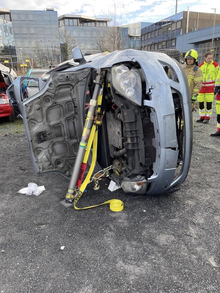 #Verkehrsunfall - „Verunfallter PKW in Seitenlage“
Mit diesem #Einsatzstichwort startete der sonntägliche  Übungsdienst  „Technische #Hilfeleistung“. 

facebook.com/feuerwehr.rati…