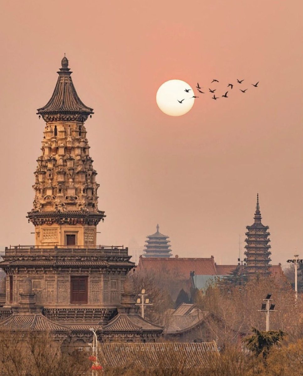 tongbingxue's tweet photo. Ancient city Zhengding正定古城，neighboring my hometown Wuji County, northern China’s Hebei Province.
The pagoda in the left was originally built in Tang Dynasty. https://t.co/5HOxacXasA
