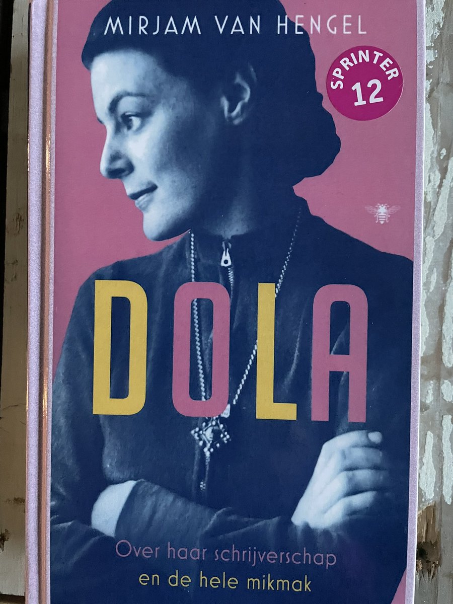 carinreinders's tweet photo. #Sprintertip vd week @CODAapeldoorn een prachtig vervlochten verhaal over Dola de Jong ( 1911-2003) door #Mirjam van Hengel https://t.co/6v6EGHyDY2