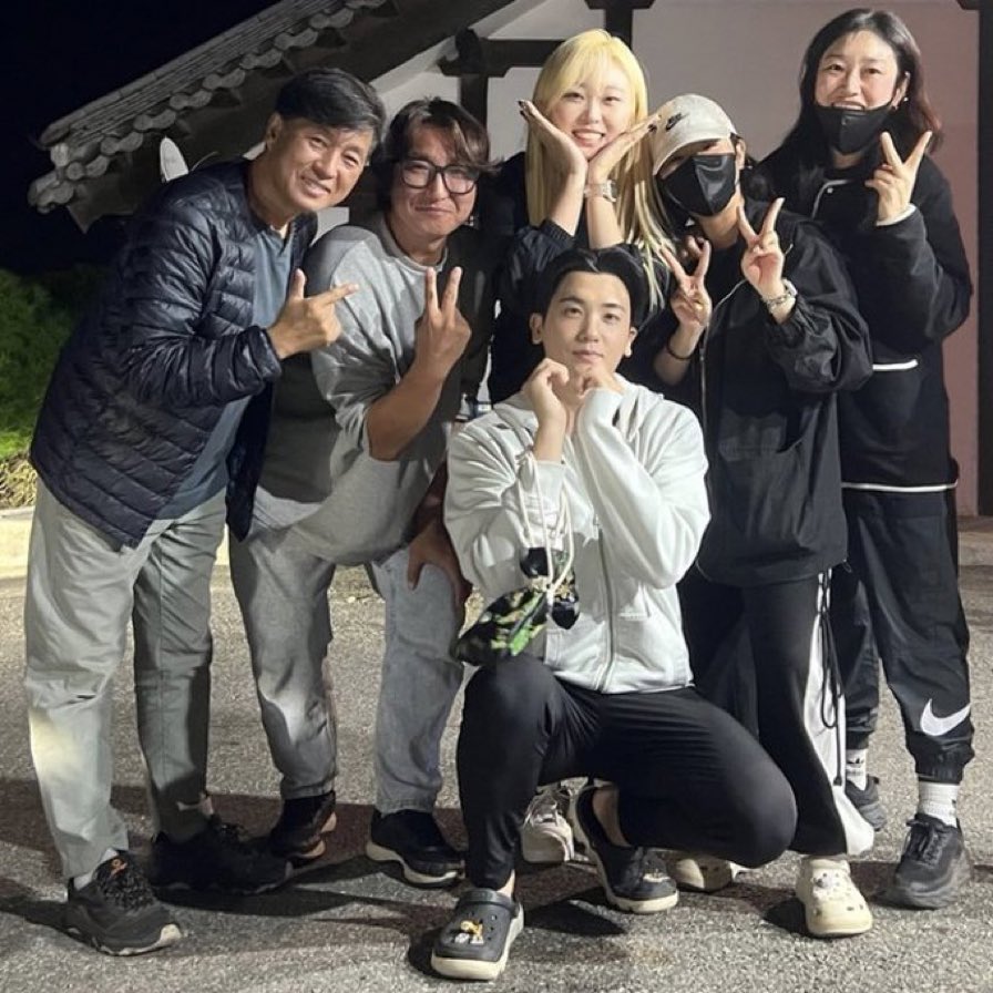 siwaaNhs's tweet photo. 페이크삭스에 크록스 신는 아저씨는 멋쟁이 https://t.co/TTyvWS1EcH