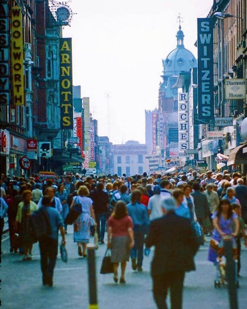Henry Street 1981 
Photo Jean-Marie Muggianu

#Dublin #dublinarchive #1981