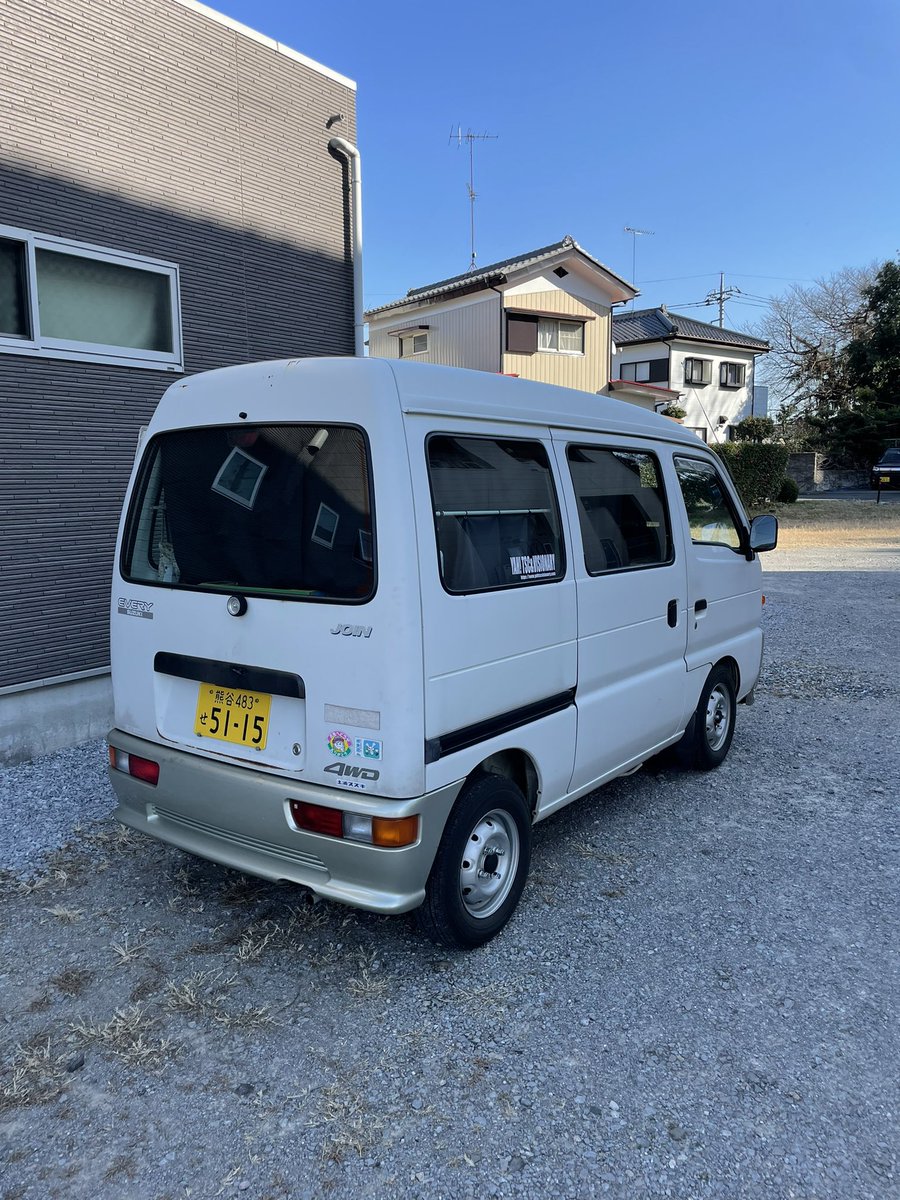 Y1008skate's tweet photo. 今日は車検出してからずっとケツだけノーマルサスでダサダサだったエブリィ君を前後ダウンサス4巻くらい切って入れ換えて、ホイールはMINIのR56純正ホイールにチェンジ🫰
大分お洒落な感じになったのでは😎
#df51v #51エブリィ https://t.co/vHzDXGcBUX