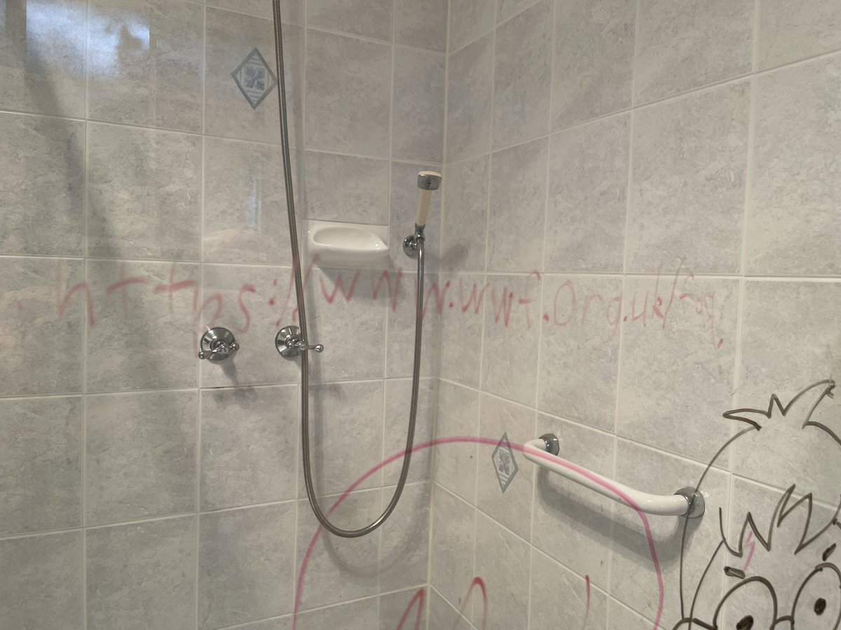 adriankeevill's tweet photo. With my 8 year old, a lot of things I say go in one ear and out the other. Apparently if @AlexHorne says something, it’s a different tale… #ymca #pandas #bathtime https://t.co/wliN7iHzwm