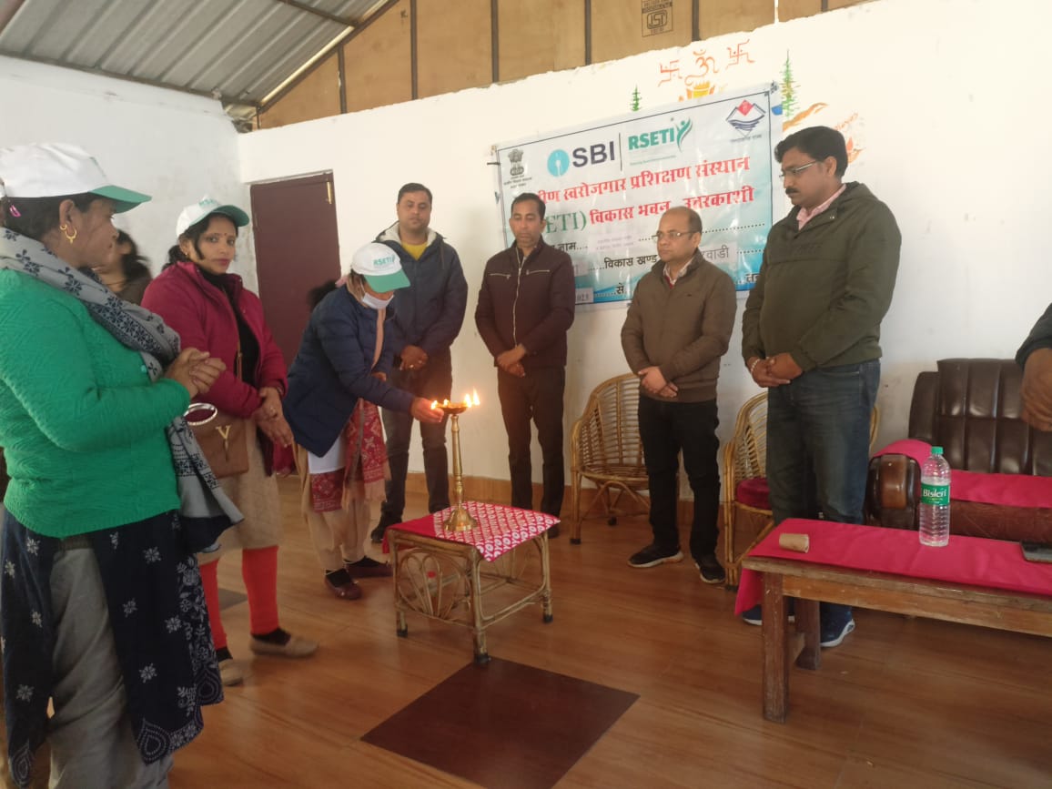 CdoUttarkashi's tweet photo. Training FL-CRP
#NRLM
#UPASaC
#RSETIUttarkashi
@dm_uttarkashi @UTTARAKHANDSRLM @basava_ias https://t.co/9yPkgMy92V