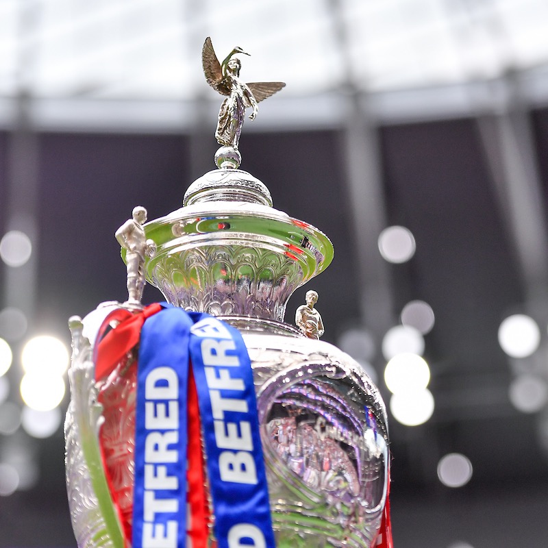 CornwallRLFC's tweet photo. 𝗖𝗵𝗮𝗹𝗹𝗲𝗻𝗴𝗲 𝗖𝘂𝗽 𝗗𝗿𝗮𝘄 🏆

📺 Thursday's @TheChallengeCup draw will be broadcast live via @BBCSport.

🎩 Cornwall will be in the hat for round two of the men's draw with club personnel in attendance @wembleystadium 

⬇️ Full story

🖤💛 #Kernowkynsa #RugbyLeague
