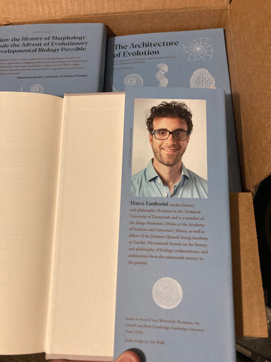 So excited! Just received the author copies of my book “The Architecture of Evolution” @UPittPress. Officially out in one week!

#biology #philosophy #HistoryofScience #morphology #form #organicism #Goethe #philosophyofbiology #evolutionarybiology #hps #bioinspired #evodevo