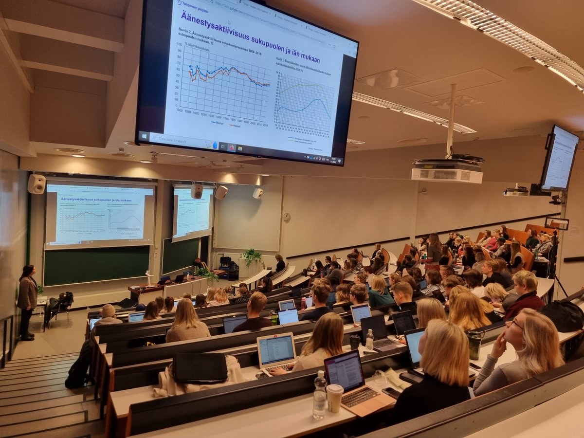 elina_kestila's tweet photo. Perinteinen eduskuntavaalikurssi starttasi 120 valtio-opin ja viestinnän opiskelijan voimin 💪 #vaalit2023 @MAB_TampereUni @MAB_TampereUni @JosefinaSipinen @AinoTii #eskonieminen https://t.co/XstJVIl600