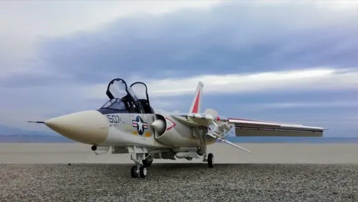 monkitty551's tweet photo. #好きな飛行機をつまらなさそうに紹介する
イイねイイねぇ~、Grummanよりずっとイケてるよ!もう即採用だねっ、VFX契約しちゃおっかな?
からの~…残念!! 勝者Tomcat~♪
(゚◇゚)ガーン
#Vought
#V507
#SAコン https://t.co/mg3ZxmLmCr