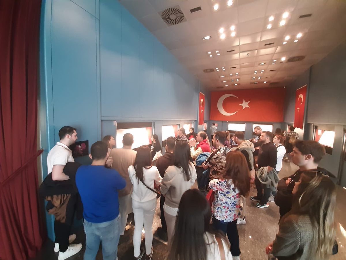 GOSD_Antalya's tweet photo. Dernek üyelerimiz ile birlikte Antalya Arkeoloji Müzesine gezi gerçekleştirdik. Gezi kapsamında avukat Bahadır Kalaycı'nın "Cumhuriyet" sergisini kendisinden dinleme fırsatı bulduk. Sayın Bahadır Kalaycı'ya teşekkür eder, başarılarının devamını dileriz. #gencosd https://t.co/GHBpaJ9aQe