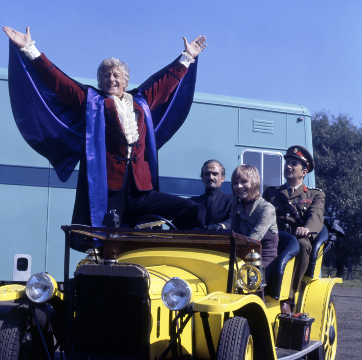 LeeBinding's tweet photo. how i pull up in your timeline ready to dump a handful of weird memes https://t.co/0jN11oM391