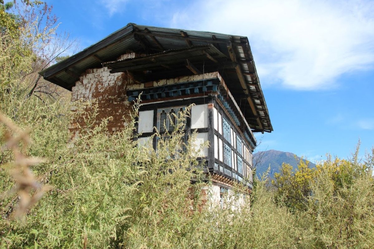 “A clear understanding of the term Gungtong (empty house) in Bhutan can help tackle the impacts of rural depopulation on the economy,” say @SangayWk and coauthors. So they analyzed how different stakeholders interpret the term: bit.ly/3ItPIoJ @CharlesSturtUni @UWICER