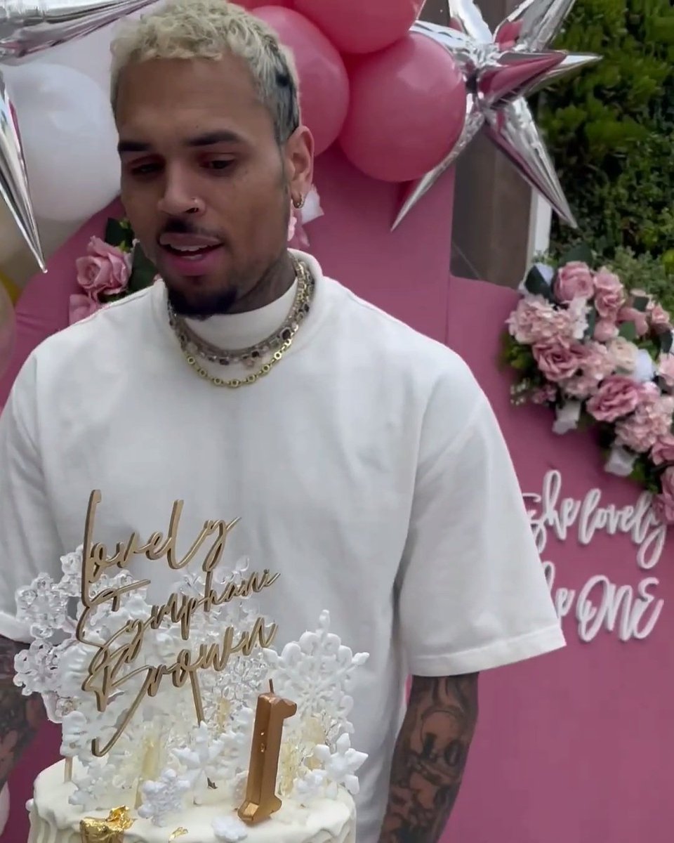 brownsclip's tweet photo. Chris Brown &amp; Diamond 🤍 
 Lovely Brown 1st Birthday Party 
January 8, 2023 
#chrisbrown #teambreezy https://t.co/btP1pMauJ8
