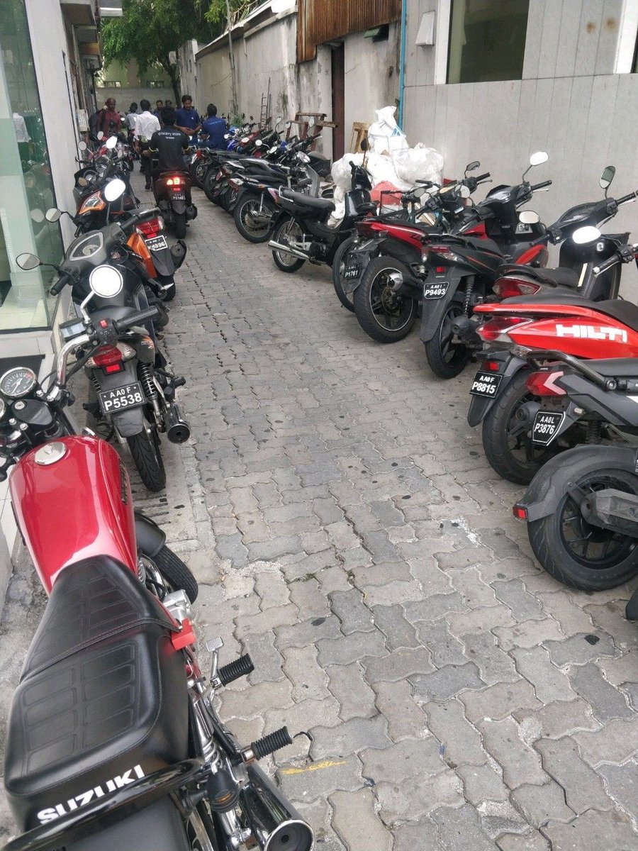 There is an external cost to parking &amp; the rapid rise in pvt vehicle numbers in Malé, that need to be internalised. 

Unrestrained free market policies often lead to what we describe in environmental economics as the 'tragedy of the commons'.
