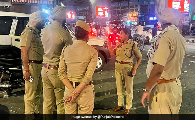 ndtv's tweet photo. Top Army Officer Kills Wife At Punjab Home, Then Shoots Himself https://t.co/VCgmQtNE4G https://t.co/cRxSvIVbyD
