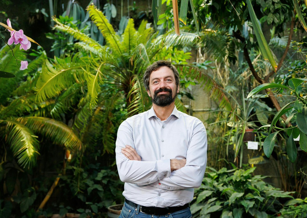 Neue #Podcast-Folge #NerdsMitAuftrag 🎧 Biodiversitätsforscher <a href="/FranzEssl1/">Franz Essl</a> ist der frisch gekürte "Wissenschaftler des Jahres" 🏆 Mit uns hat er über politische Missstände im #Naturschutz gesprochen und warum wir uns auf mehr Zikaden-Lärm einstellen müssen science.apa.at/podcast/#25