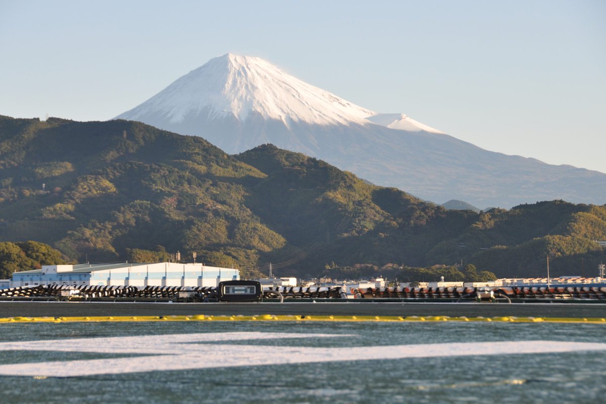BritGeoSurvey's tweet photo. An international team boarded the @Chikyu_JAMSTEC to collect samples from the Japan Trench, holding records of ancient mega-tsunamis triggered by earthquakes. These cores allow researchers to determine how, why & when these massive quakes happen.
https://t.co/YQBKORvr2T
#EXP386 https://t.co/UeANoRd6dH