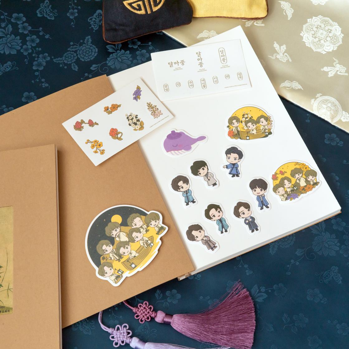 TinyTANofficial's tweet photo. 🌕 TinyTAN [DALMAJUNG] Official Merch.
Style Photo (2/3) 

⏰ 6PM JAN 10, 2023 (KST)
🚩 GLOBAL, USA - Weverse Shop
🚩 JAPAN - BTS JAPAN OFFICIAL SHOP 

#TinyTAN #DALMAJUNG #TinyTAN_DALMAJUNG https://t.co/DjfxfZEQFC