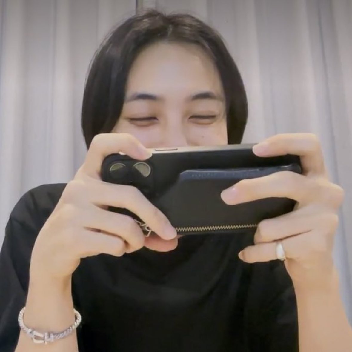 위라 디폴트 얼굴                막내 토끼애교보는얼굴