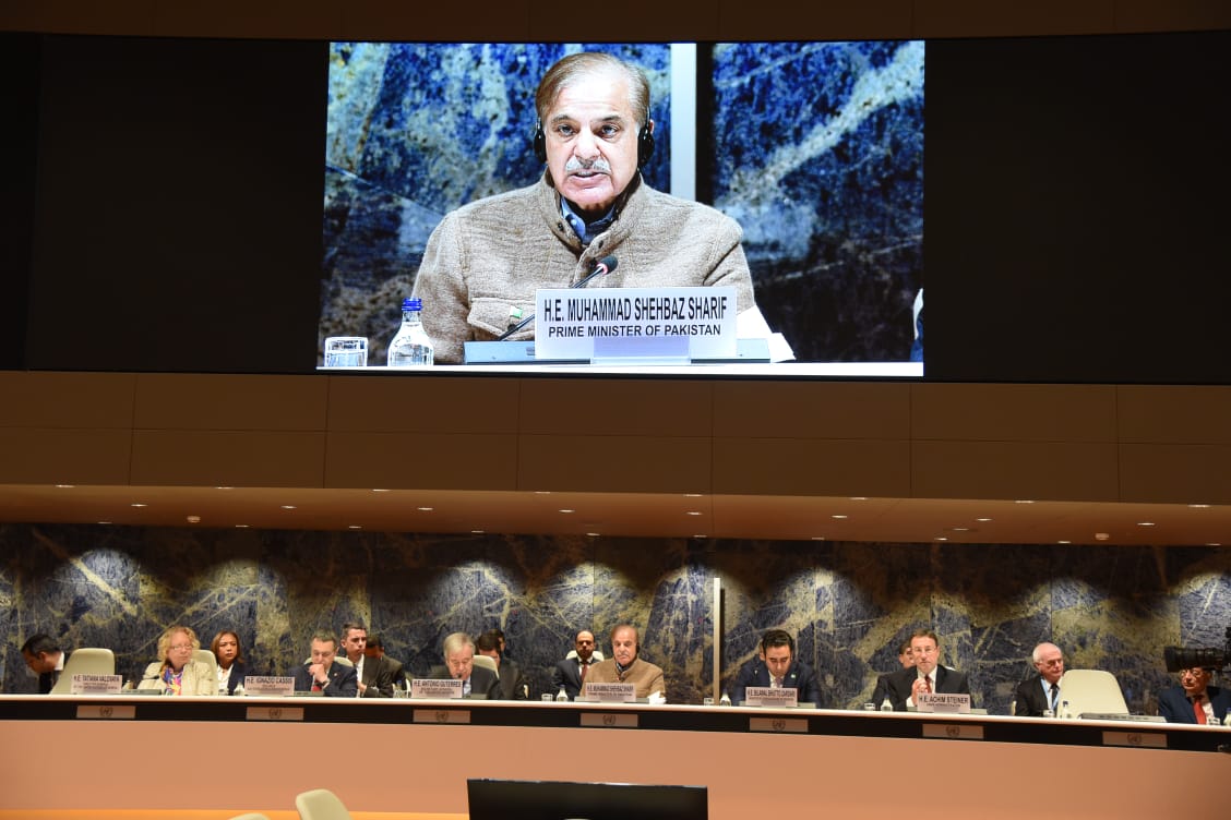 GovtofPakistan's tweet photo. Prime Minister Shehbaz Sharif addressed the International Conference on Resilient Pakistan being held in the Palais des Nations in Geneva, Switzerland.

#PMShehbazinGeneva
#ResilientPakistan https://t.co/TO6YuS7Bq5