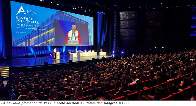 Jss_Journal's tweet photo. 🔔 Le 5 janvier, au @pcdeparis les 1566 #élèves-#avocats de la nouvelle promotion #Dominique #Simonnot (@CGLPL) de l’@EFB ont prêté leur «petit» #serment à l’unisson, devant la cour d’appel de Paris délocalisée et les acteurs phares de leur #formation.
➡ https://t.co/97RdvzwCHc https://t.co/S5flLPnv0w