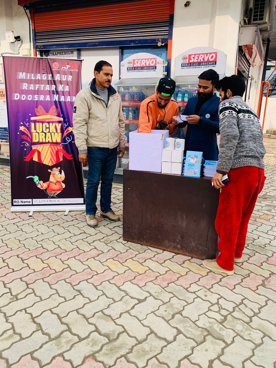ioclpunjab's tweet photo. Customer’s day celebrated at M/S Little Sons &amp; Co.,Srinagar @ioclpunjab.  To thank our prestigious customer, Cups and Diaries were distributed as a token of Thanks. Also, Lucky Draw by Customers on a recently concluded scheme was held.
#IndianOilcl 
#IndianOilCustomersDay https://t.co/hgWX9Tjk6y