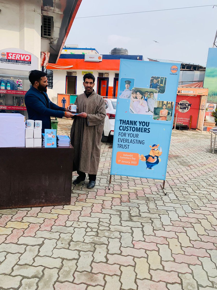 ioclpunjab's tweet photo. Customer’s day celebrated at M/S Little Sons &amp; Co.,Srinagar @ioclpunjab.  To thank our prestigious customer, Cups and Diaries were distributed as a token of Thanks. Also, Lucky Draw by Customers on a recently concluded scheme was held.
#IndianOilcl 
#IndianOilCustomersDay https://t.co/hgWX9Tjk6y