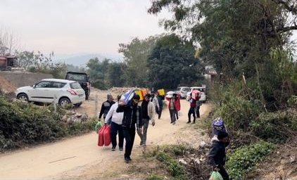 ThappaChinkle's tweet photo. #FOLLOW Up on Sunday, 8-January-2023 #We distribute #ration kits of #5 families along with the mata Susri devi ji. 

#We are very #happy that today we have seen comfort on #mata ji's face,

@narendramodi 
@manojsinha_ 
@anuradhagupta_ 
@SonuSood 
@SarsBharti 
@vkfofficial https://t.co/FzxQvLoJ15