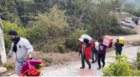 ThappaChinkle's tweet photo. #FOLLOW Up on Sunday, 8-January-2023 #We distribute #ration kits of #5 families along with the mata Susri devi ji. 

#We are very #happy that today we have seen comfort on #mata ji's face,

@narendramodi 
@manojsinha_ 
@anuradhagupta_ 
@SonuSood 
@SarsBharti 
@vkfofficial https://t.co/FzxQvLoJ15