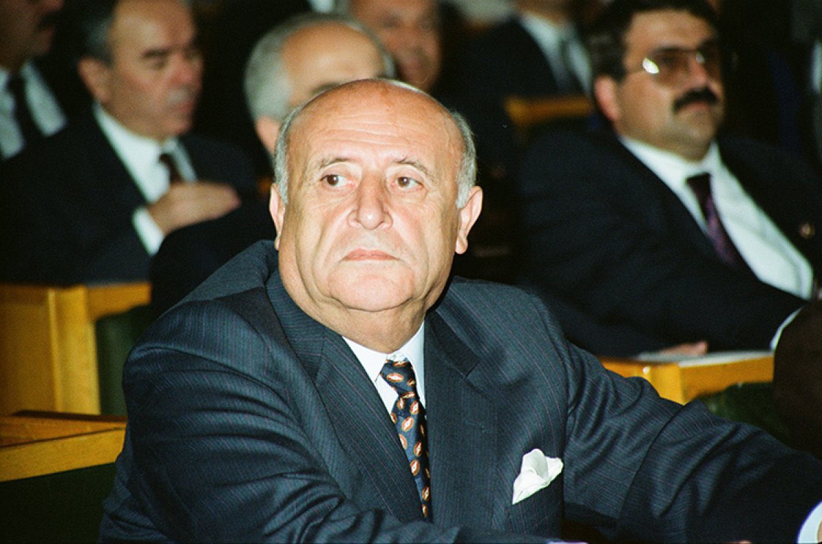efsopostlarim's tweet photo. "Tamam kürtlere kötü davranıyoruz  da, sanki türklere iyi mi davranıyoruz."

-Süleyman Demirel https://t.co/RP9XSx9rzL