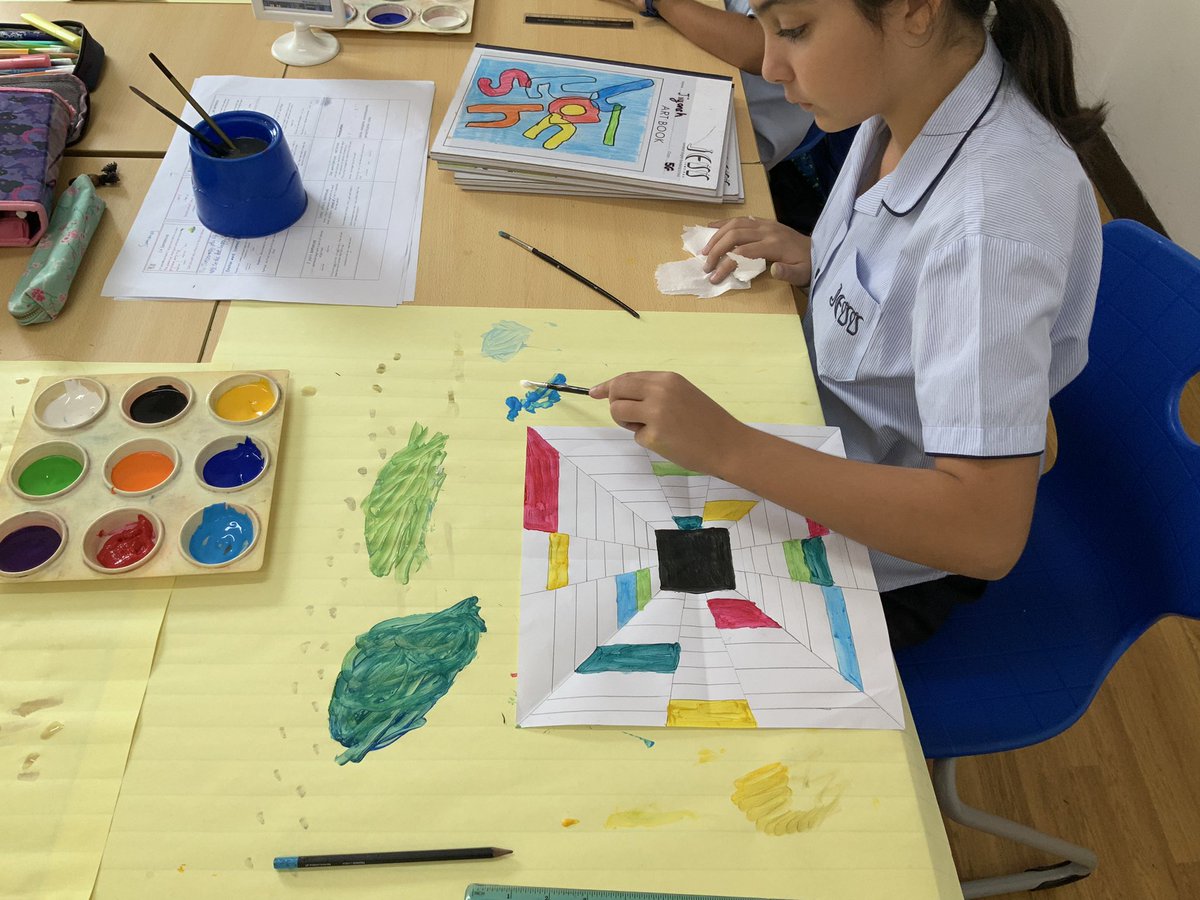 JESSjumeirahYR6's tweet photo. Throng to create a sense of depth in our art work - excited for the finished work! #JESSJumCreativity #JESSJumart @JESSArtDept @JESSDubai https://t.co/wQJrF29ia9