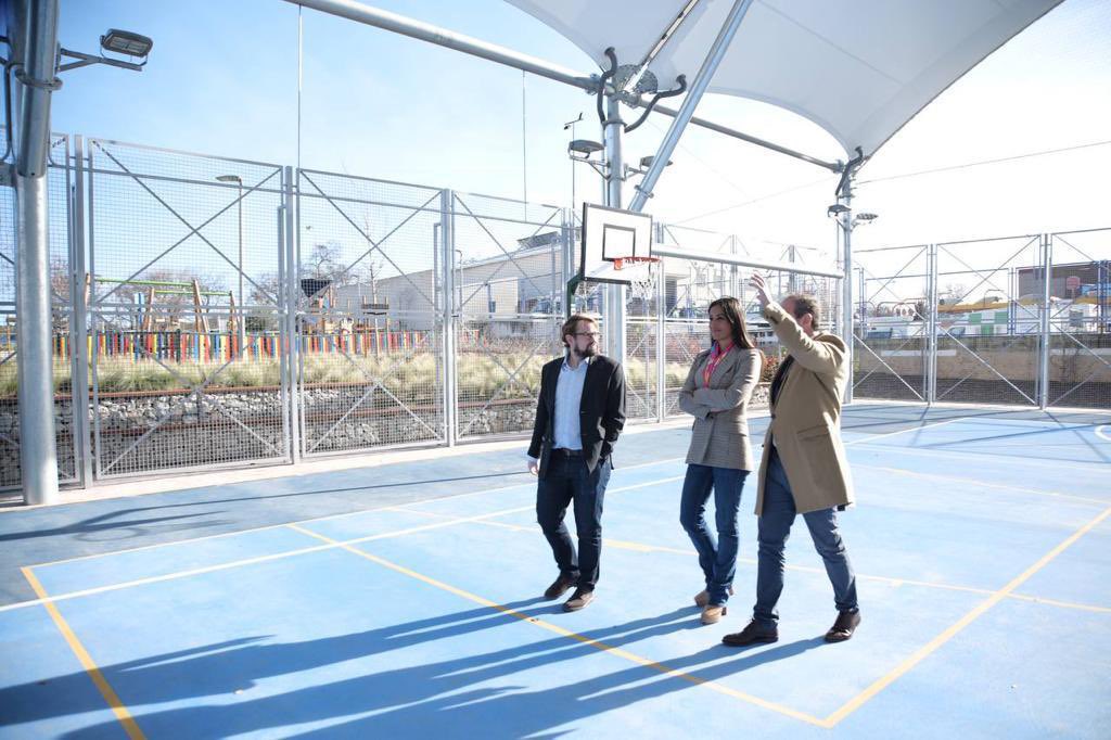 begonavillacis's tweet photo. El principal objetivo de nuestro trabajo es mejorar la vida de los vecinos

Este espacio que hemos renaturalizado junto al CEIP Zaragüeta, en Hortaleza, será el marco de bonitos recuerdos de los niños, y mayores, que lo disfrutarán

Gracias a todos los que lo habéis hecho posible https://t.co/RaF5rscpI6