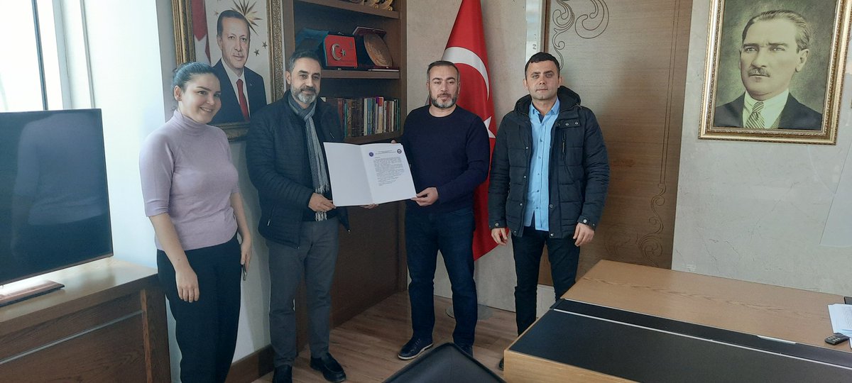 Diyarbakır Ak Parti il Başkanı Muhammed Şerif AYDIN'I <a href="/mserifaydin/">M.Şerif AYDIN</a> ziyaret ederek PTT de çalışan  ihs'li ve TRT' de çalışan öht'li personelin kadroya geçişleri hususun da desteklerini istedik. Kendilerine tşk eder çalışmalarında başarılar dileriz. <a href="/_omerbudak_/">Ömer Budak</a> <a href="/BirlikHaberSen/">Birlik Haber-Sen</a>